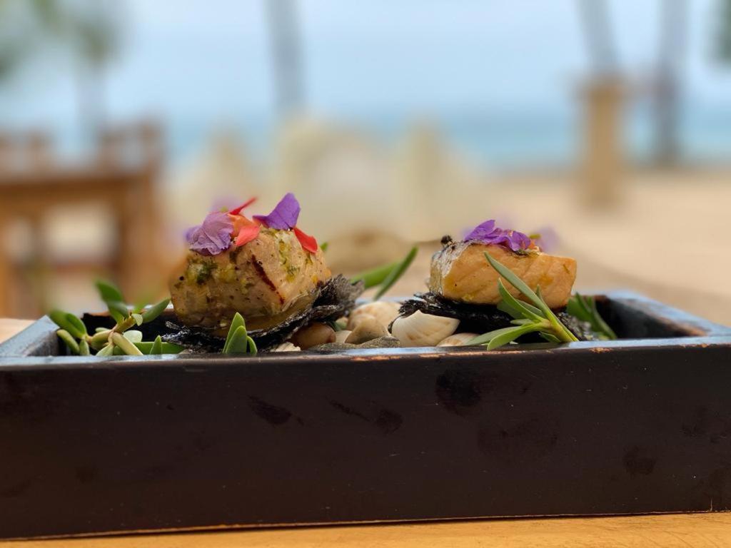 Cafe De Playa Beach Front Hotel Coco Dış mekan fotoğraf